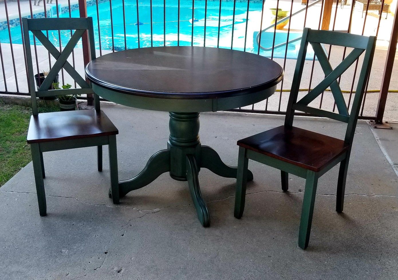 Better Homes and Gardens Cambridge Place Dining Table