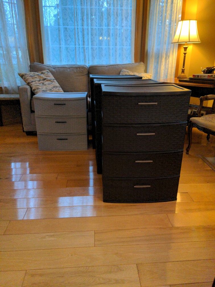 4 Plastic Dressers