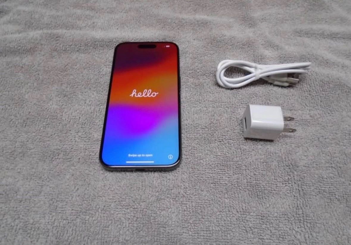 Unlocked iPhone 15 Pro 100% Battery 98 Cycles