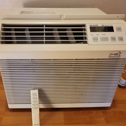 SHARP ROOM AIR CONDITIONER 5000 BTU, WITH REMOTE CONTROL, WORKS GREAT IN VERY NICE CONDITION $60