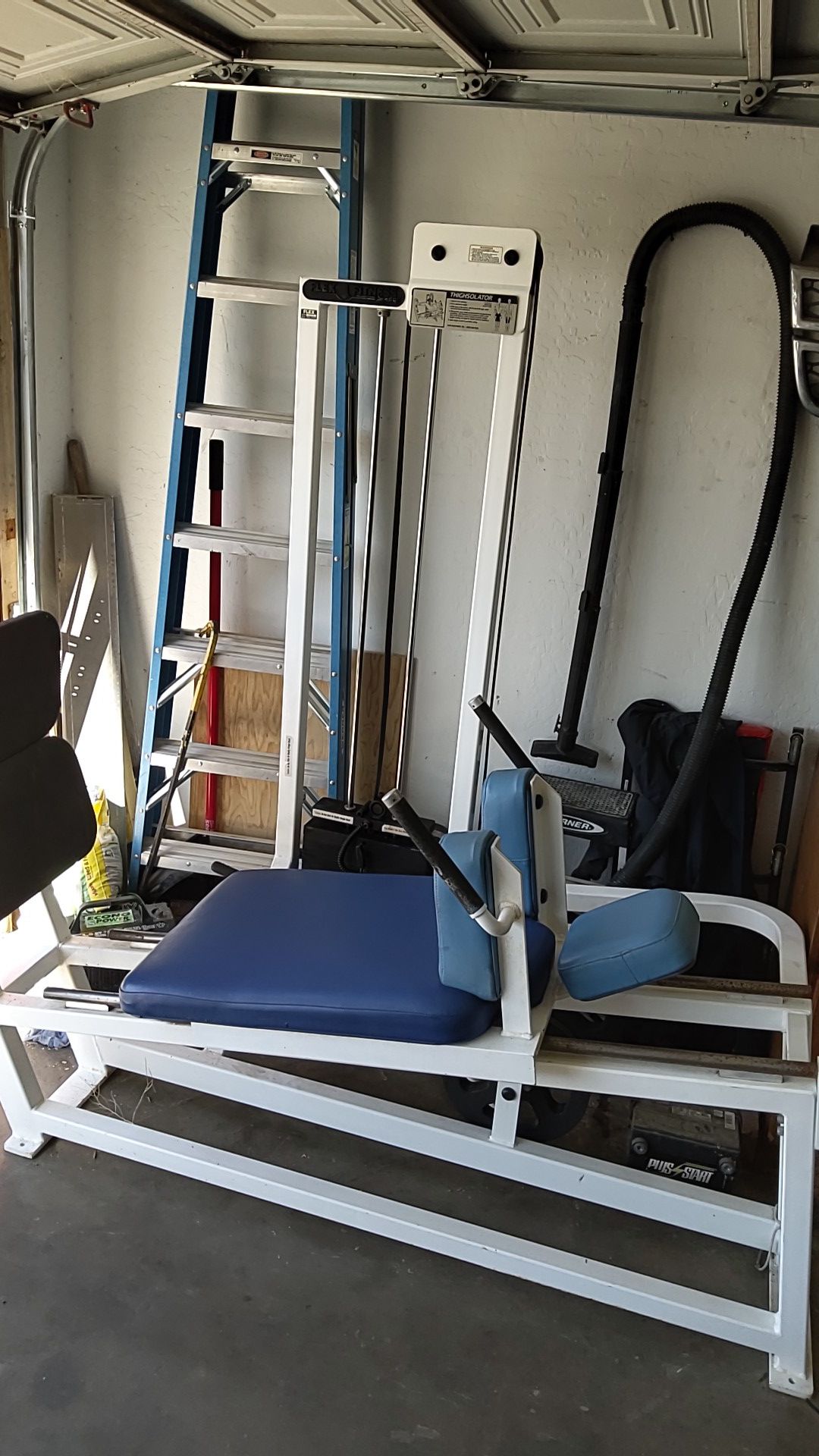 Commercial Hack Squat machine WITH WEIGHTS