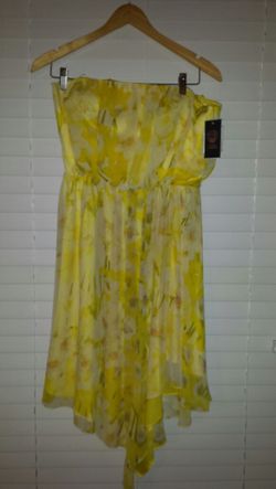 Vince Camuto Yellow Daffodil Dress Ret. $148
