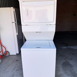 Whirlpool Washer and Electric dryer Stackable 