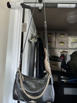 Good clean condition Black  Coach!! 30$ sale!!!