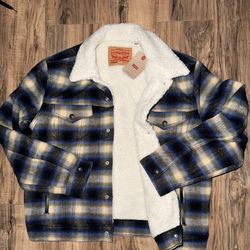 New Men’s Size Medium Levi’s plaid Sherpa Jacket 
