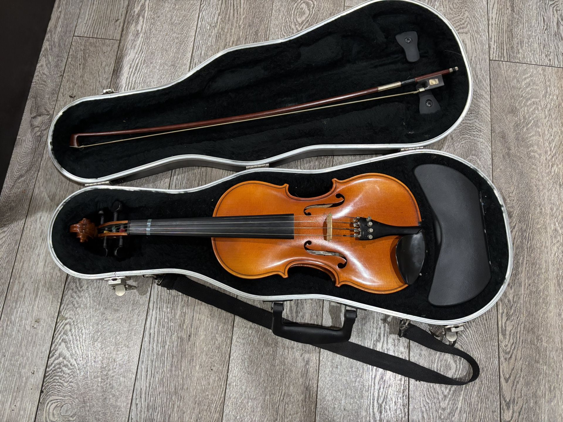 Mid size violin