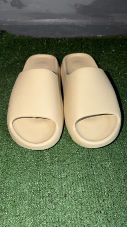 yeezy BONE size 10 men’s