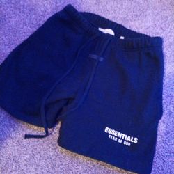 Essential Shorts LARGE