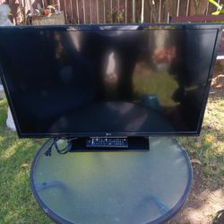 LG 32inch TV With Remote $50