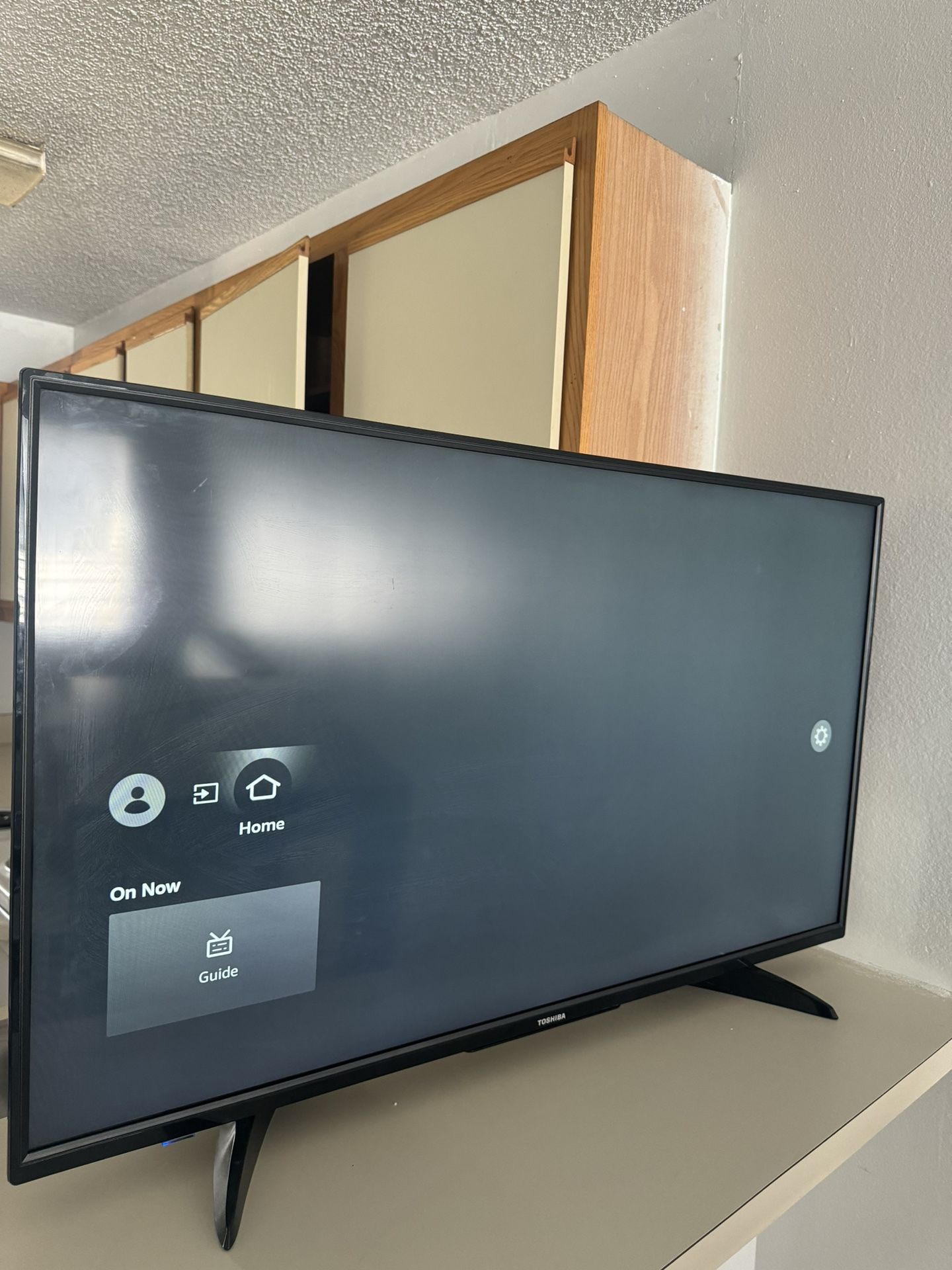 43” Toshiba Roku Smart Tv