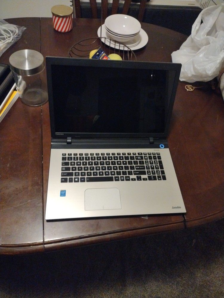 Excellent Toshiba Satellite L75, 17.3"HD+ Display/Backlit, Intel Core i3-4005U, 16gb Ram, 512gb HDD, $285