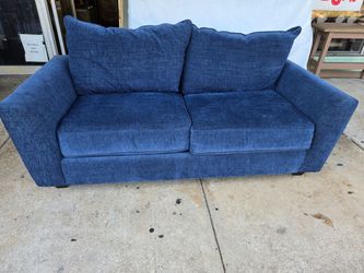 Couch ( Read before you message)