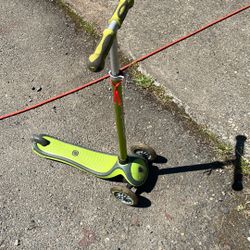 globber scooter green