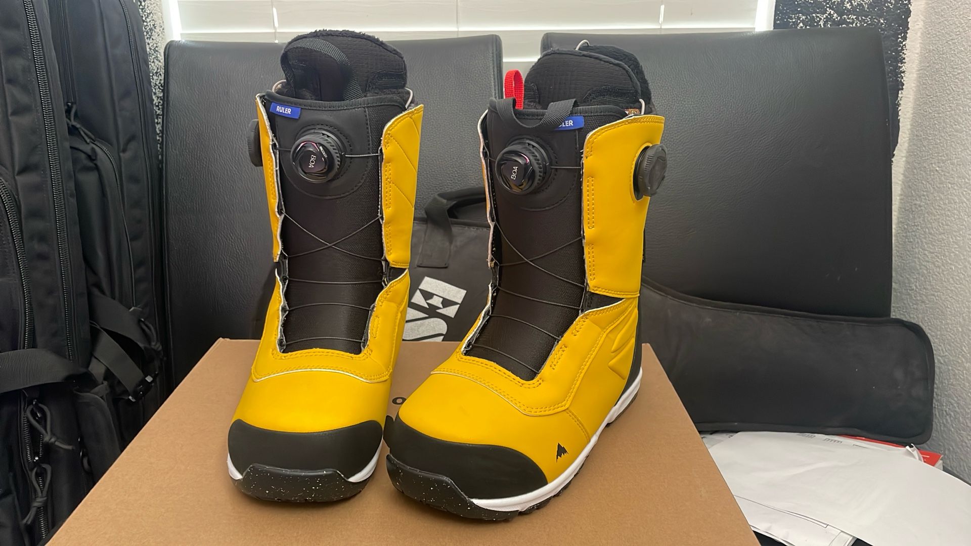 Burton Ruler Boa Size 9 - New