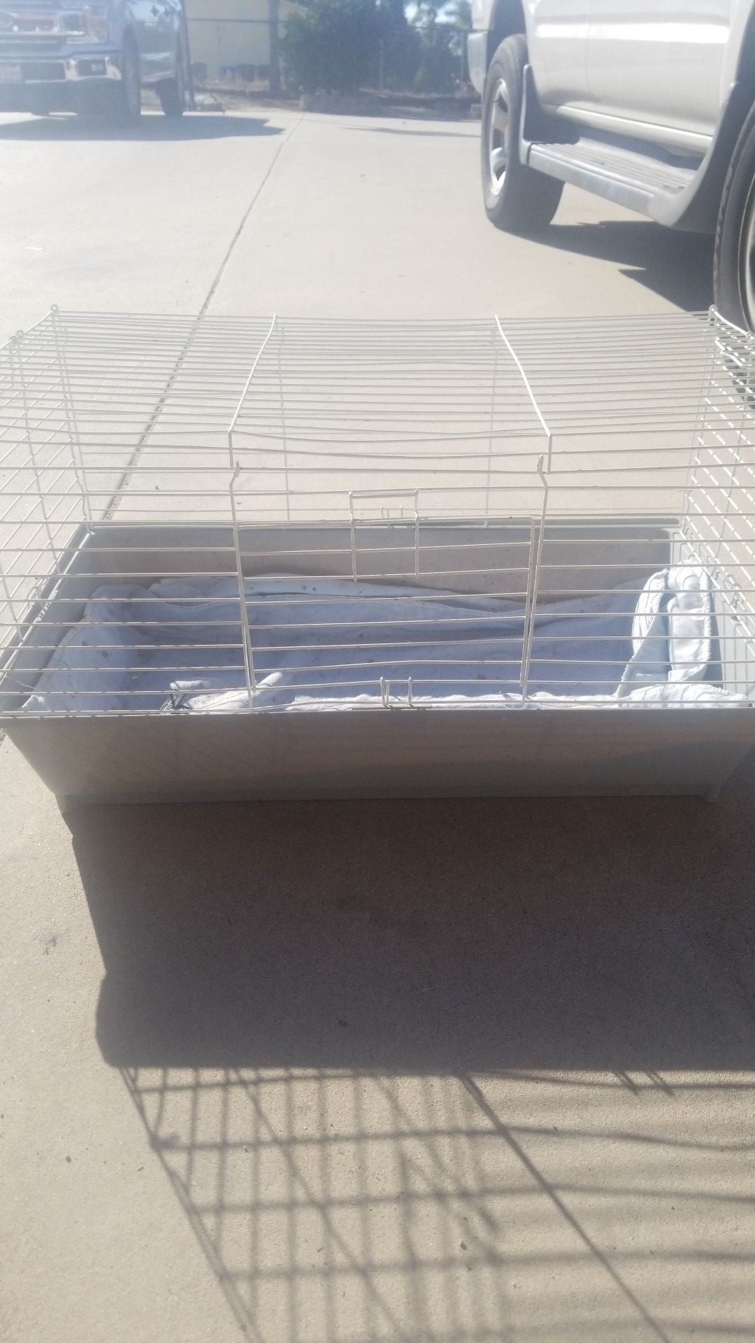 Misc free items ..Guinea pig /rabbit cage cleaning out garage need to get rid of it