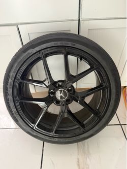 Mercedes Benz 20 inch tire and rim (Only 1)
