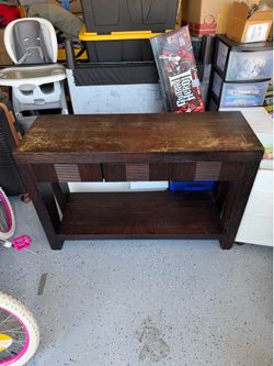 Entry way table