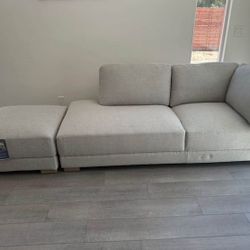 Modern L-Shaped Sectional Sofa with Ottoman – Light Gray