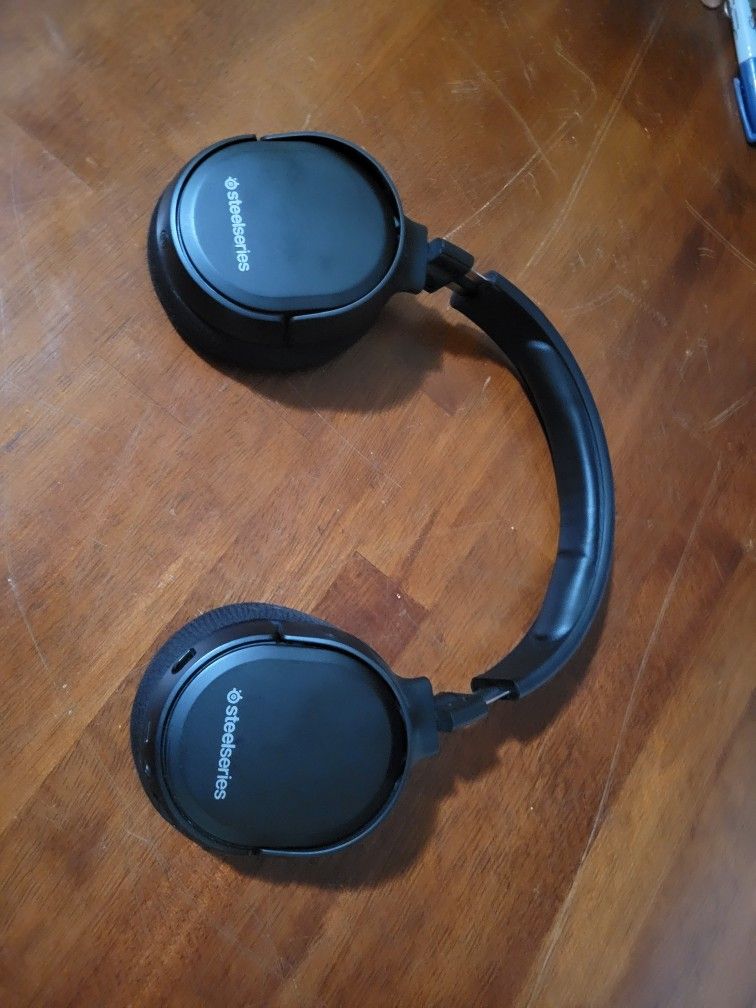 Steelseries Arctis Wireless Headphones