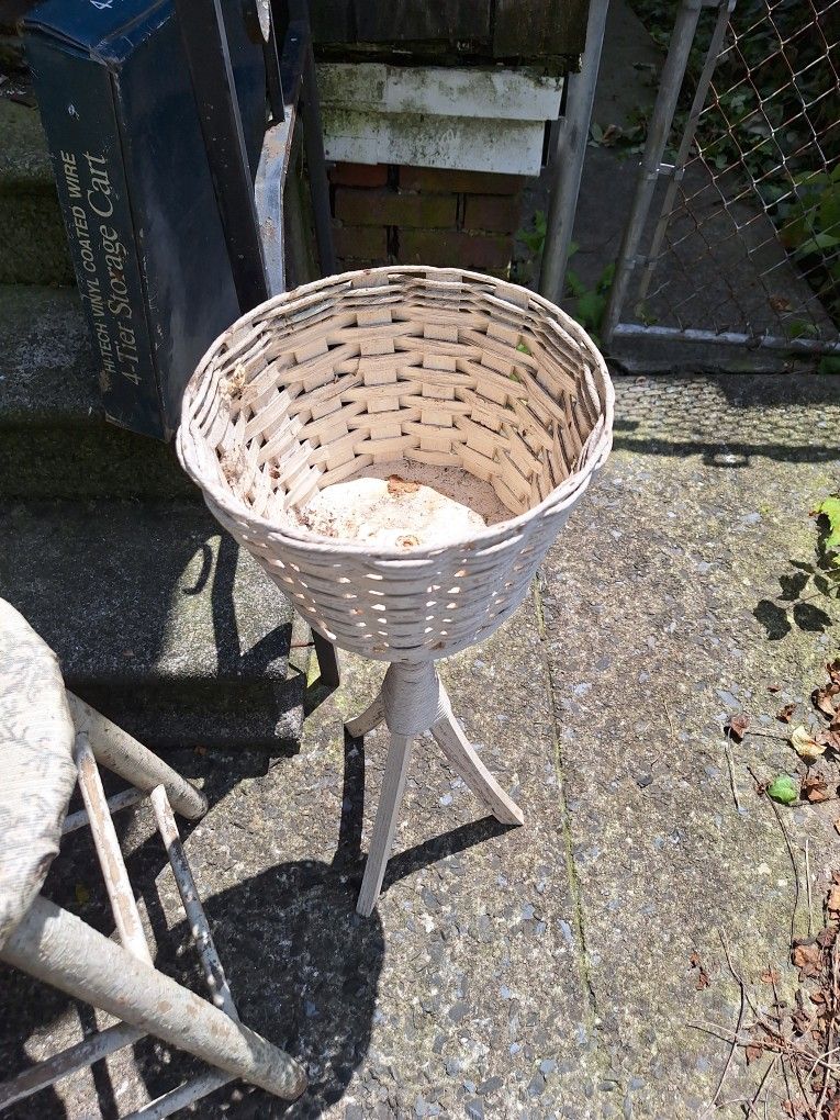 White Wicker Plant Stand