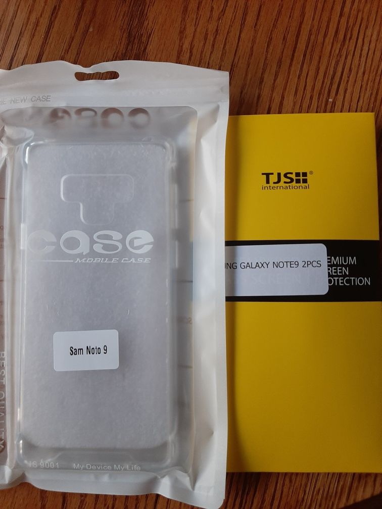 Samsung Galaxy Note 9 clear case and screen protector