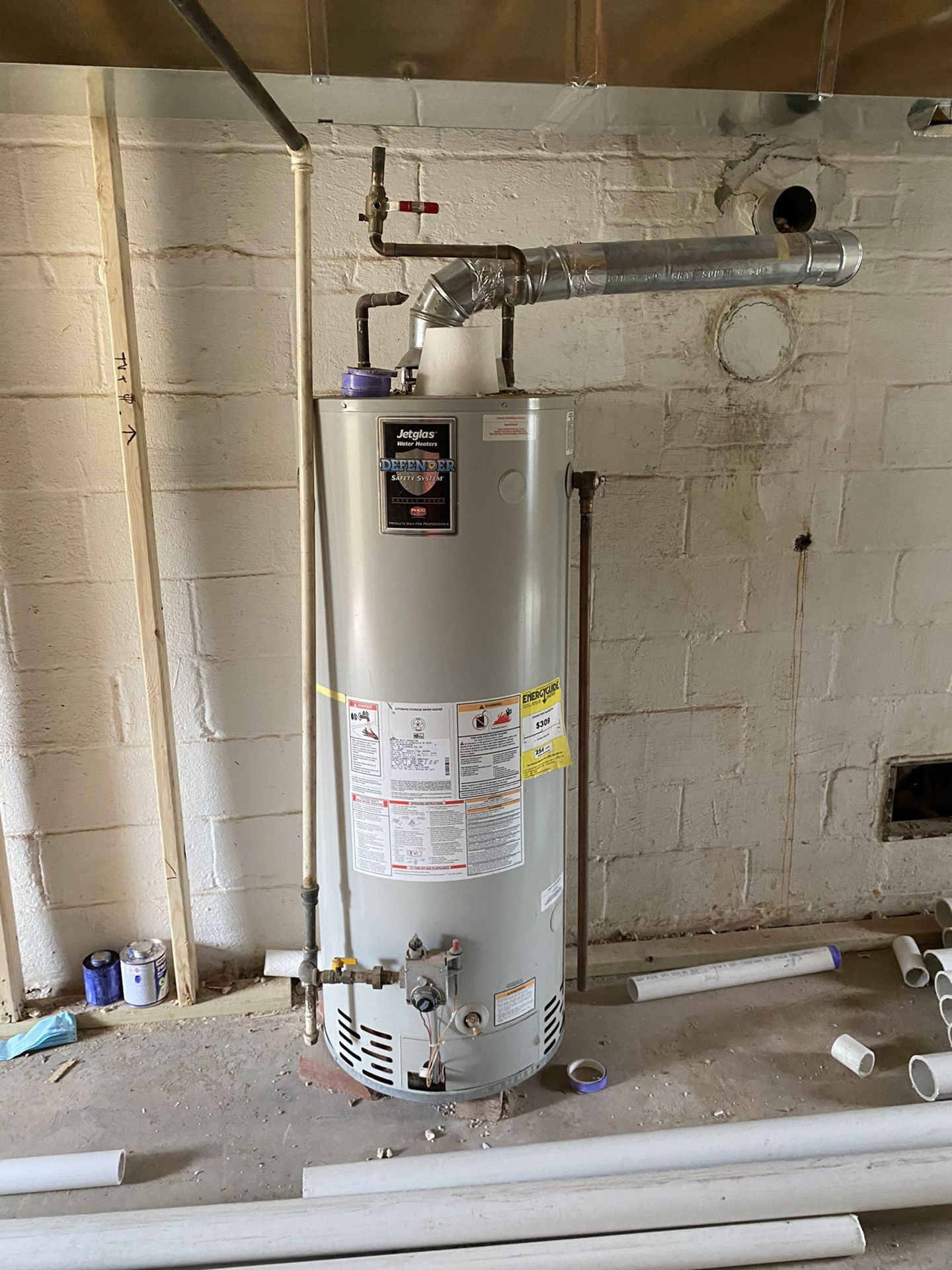 Free gas water heater, 50 galons, works well