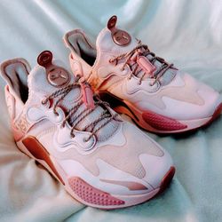 WOMEN'S PUMA SNEAKERS