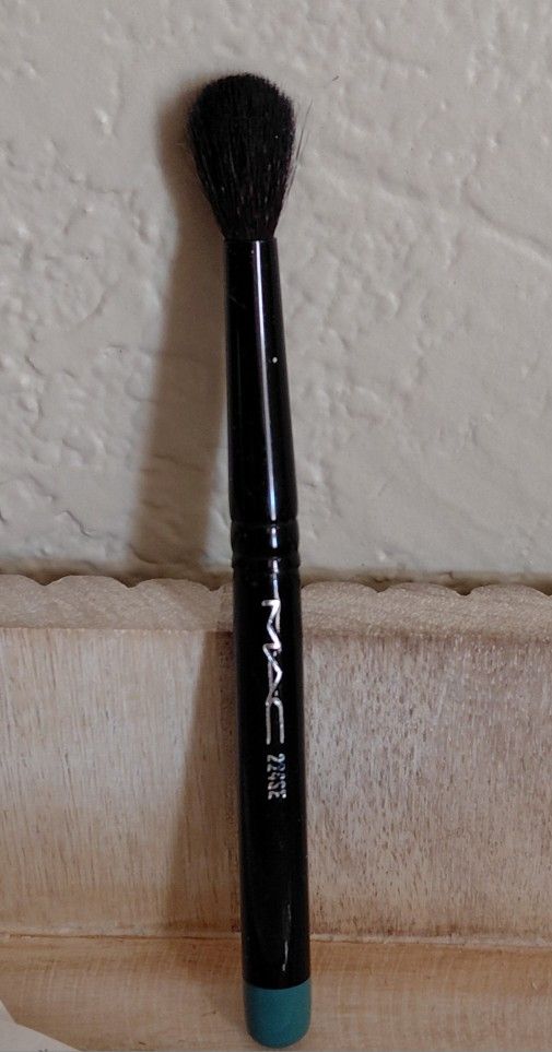 MAC MAKEUP BRUSH
