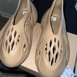 Adidas Yeezy Foam RNR Clay Taupe Size 7 for Sale in Houston, TX - OfferUp