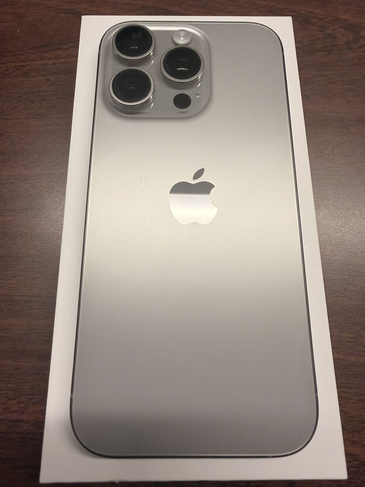 Apple iPhone 16 Pro – 128GB – Natural Titanium – Unlocked – Excellent Condition w/ Box & New Charger