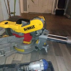 DeWalt Sliding Compound Miter Saw