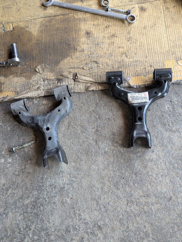 1997 Mazda Miata MX-5 Used Rear Upper Control Arms w/ Used Bushings (2)