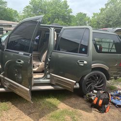2003 Ford Expedition not a 4x4