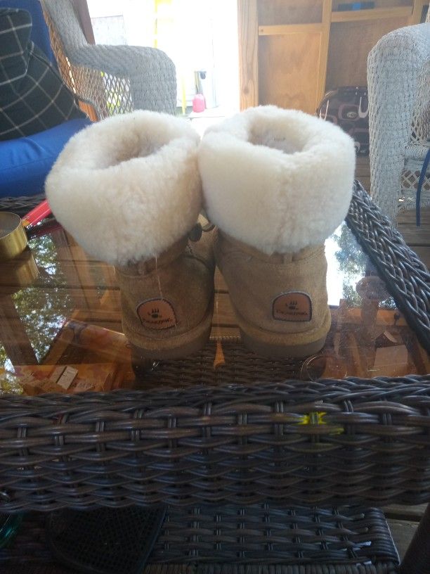 Women's Bear Paw Boots Size 8