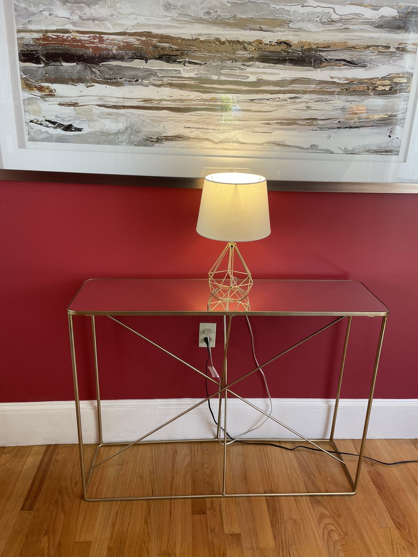 End Table Assorted With A Lamp