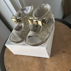 4c (9-12mths) Michael Kors Baby Tilly Dahnia