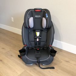 Like new Graco 3-in-1 convertible car seat