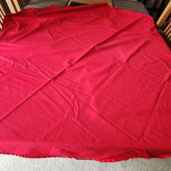 5 Foot Round Table Cloth In Great Condition 