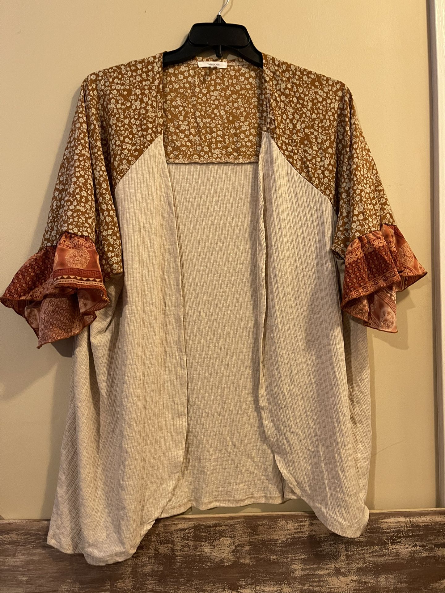 Maurices Size XL Womens Woven Ruffle Short Sleeve Cardigan kimono Adorable Like New Smoke Free 