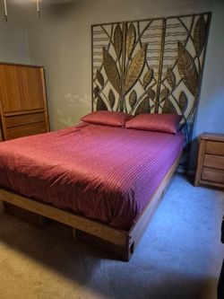 SOLID OAK Queen-Size Bedroom Set with Metal Botanical Motif Headboard