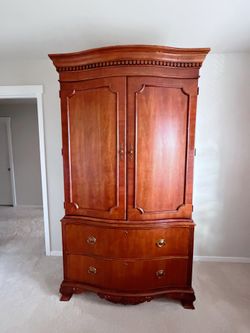 Solid wood armoire excellent condition (FREE DELIVERY WITHIN 20 miles from Puyallup)