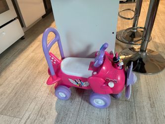 minnie plane walker