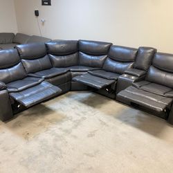 FREE DELIVERY AND INSTALLATION - Brand New (Grey) RECLINING SECTIONAL USB CHARGER 🔌 AND HOT CABLE