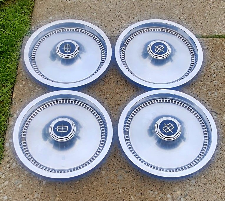 1975-81 Lincoln Continental Town Car 15” Set 4 Hubcaps Beautiful Used Rare Oem