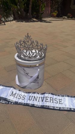 Crown with sash