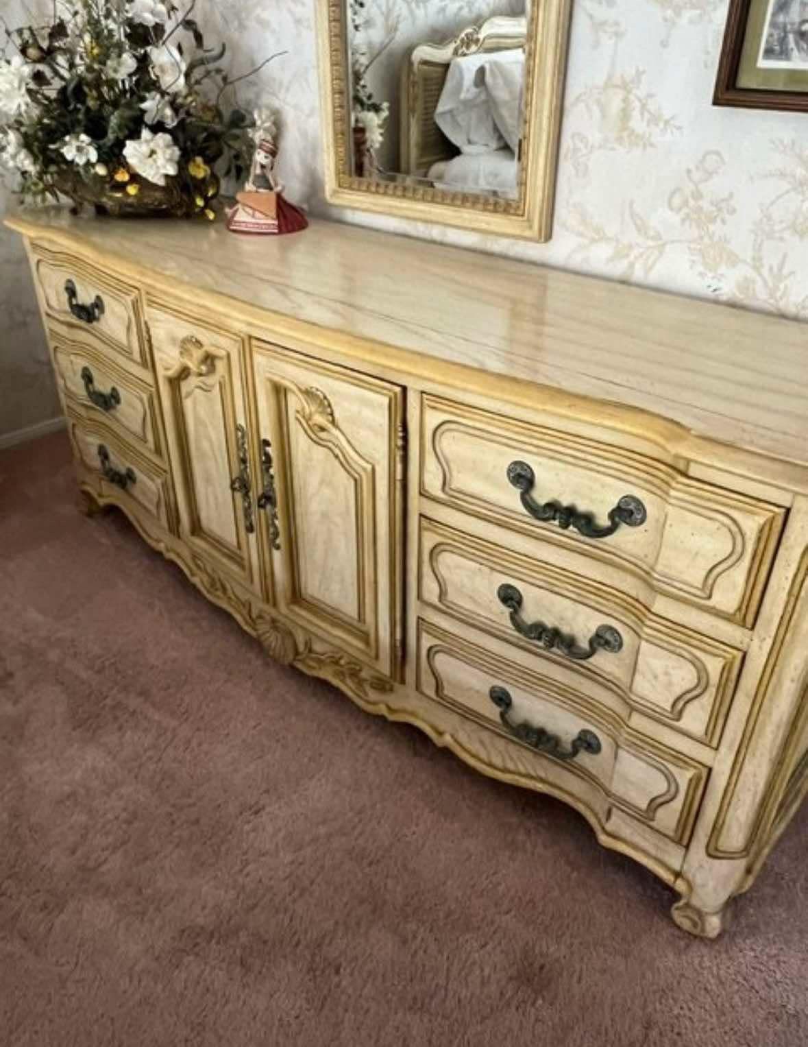 6 Piece Vintage Bedroom Set  