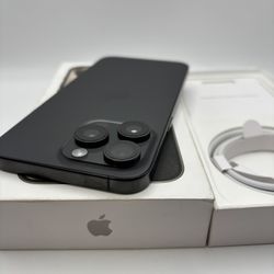 iPhone 15 pro max 256gb unlocked for any carrier battery health 90% iPhone is a brand new condition +++++Spanish+++++ iPhone 15 pro max 256gb desbloqu