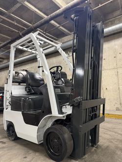 NISSAN forklift 3500 lb,3 stage for sale 