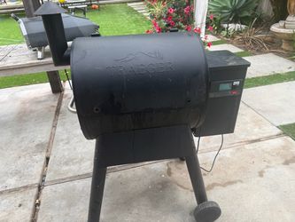 🔥 Traeger Wood Pellet Grill & Smoker – Works great , Needs Igniter replacement