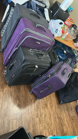 Lot Premium Brand Suitcase With Different Sizes